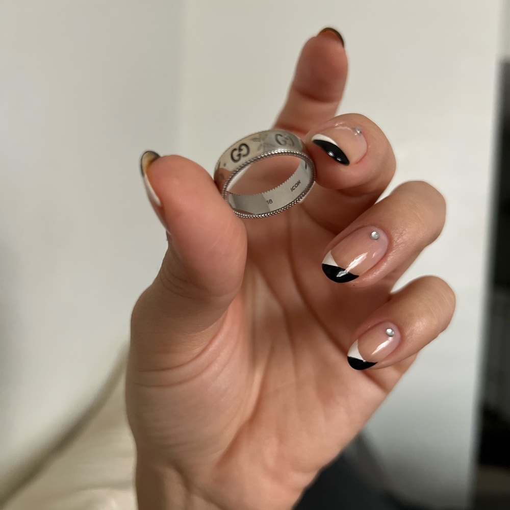 Gucci 18k White Gold Ring - Picture 3 of 3